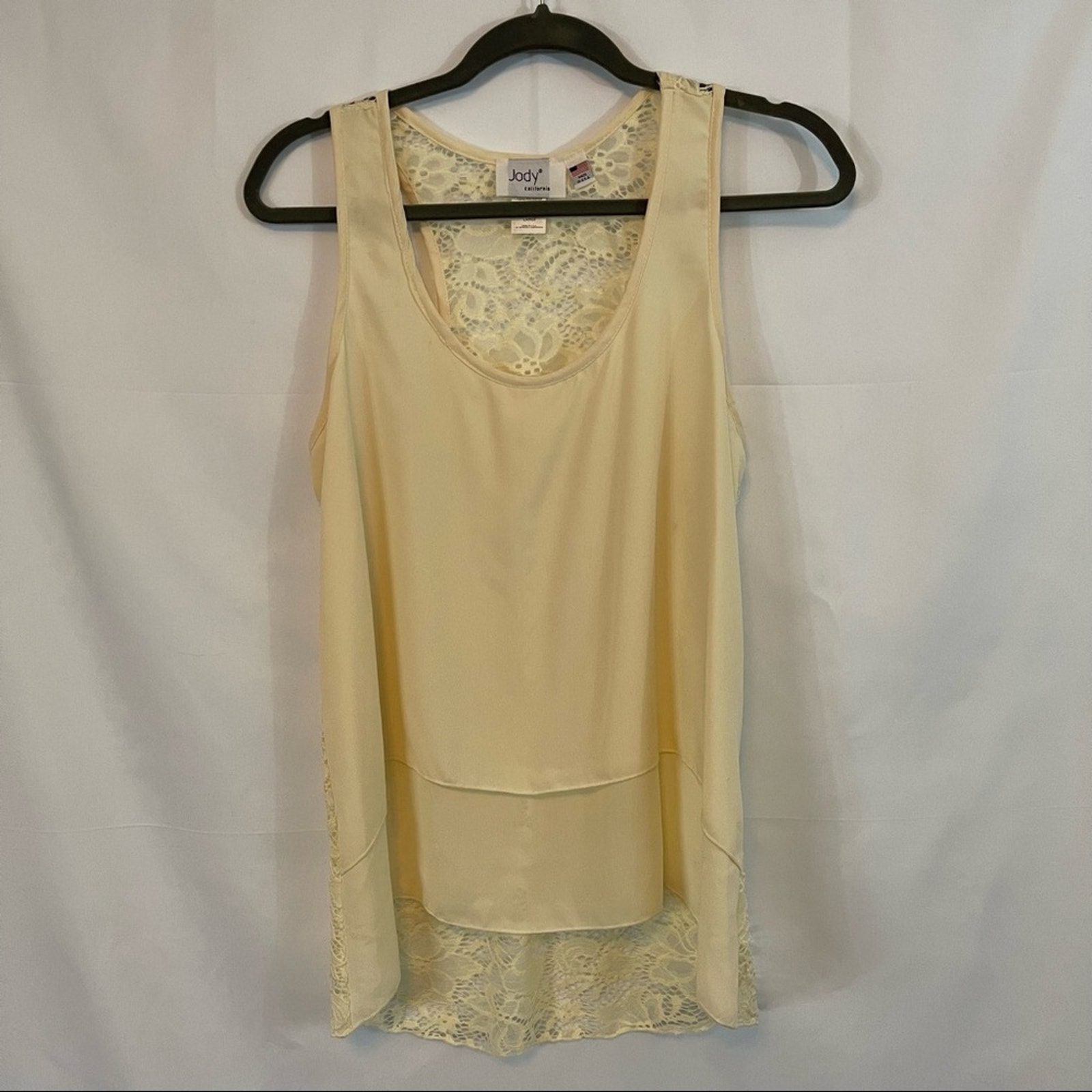 Jody California, Cream Lacy Tank Top. Size Large. In Excellent Condition!